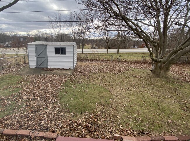 Shed and country view. - 20 Mesa Rd