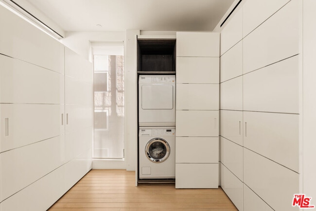 Building Photo - 1267 Palisades Beach Rd