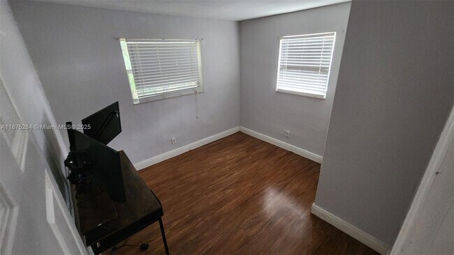 Building Photo - 1210 NW 30th Ave