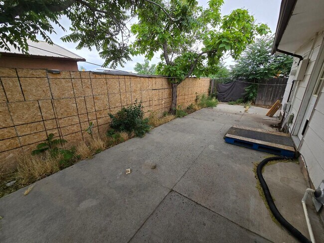 Building Photo - 474 Royal Ann Way