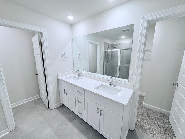 Building Photo - 220 Coulter Ct