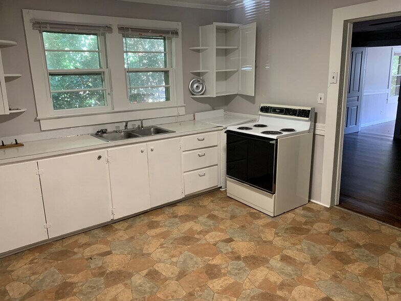 Kitchen - 204 W College Ave