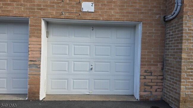 Building Photo - 725 Joralemon St