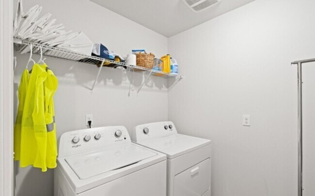 Building Photo - Like-New Amazing 4 bedroom property in Sultan, WA