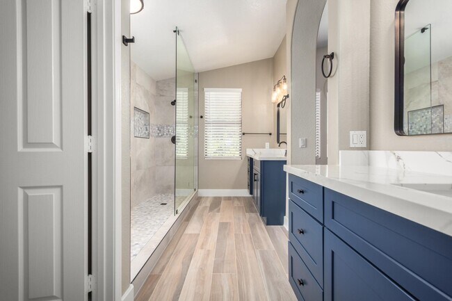 Building Photo - 1630 S Lemon