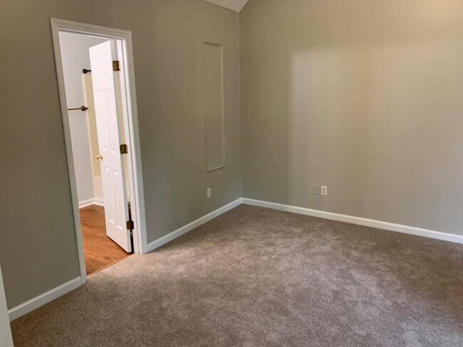 Building Photo - 104 Autumn Pine Ct