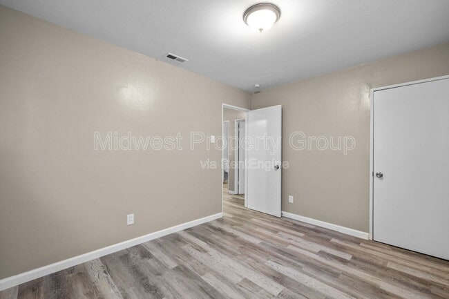 Building Photo - 5 Boles Ave