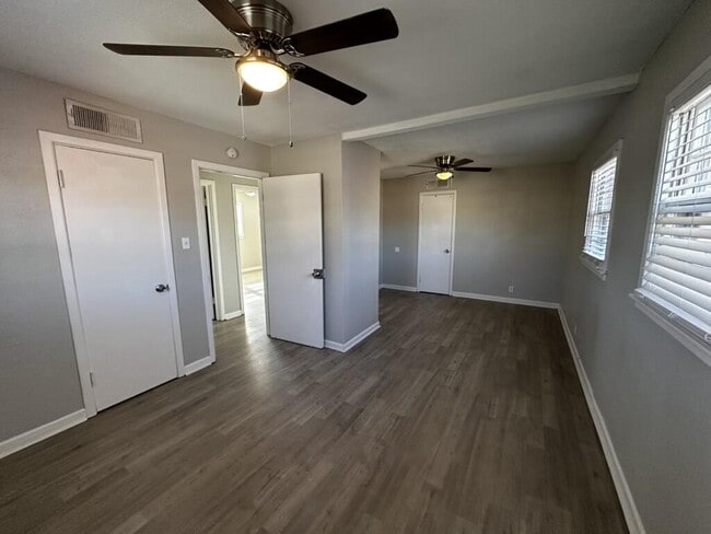 Building Photo - 1602 39th St