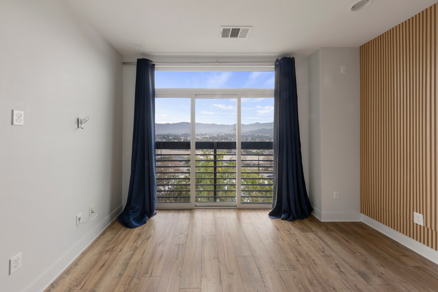 Building Photo - 2753 Waverly Dr