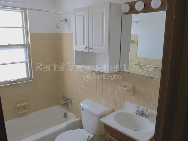 Building Photo - 496 Front St