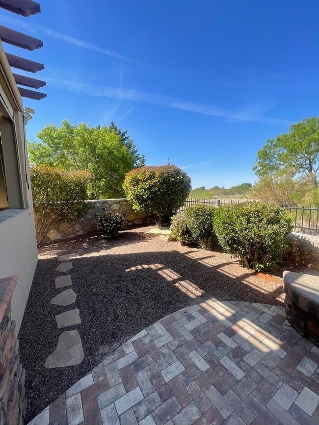 Building Photo - Gorgeous home in The Boulders at Sonoma Ra...