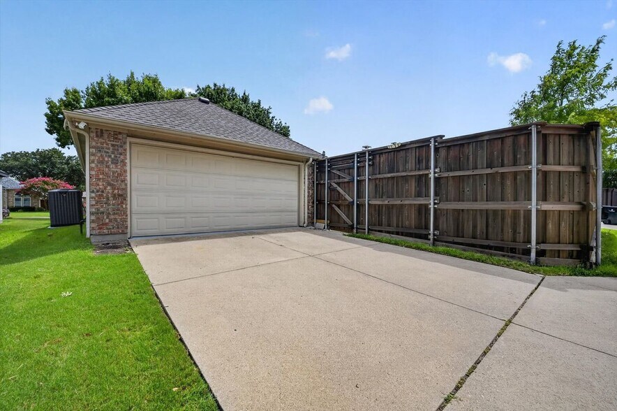 Building Photo - 9906 Ashmont Dr