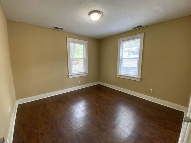 Building Photo - 3 bed, 2 bath near Highland and Spottswood