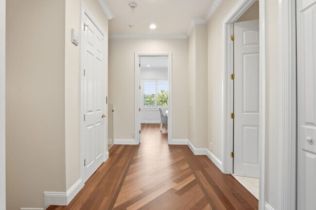 Building Photo - 921 Osceola Dr