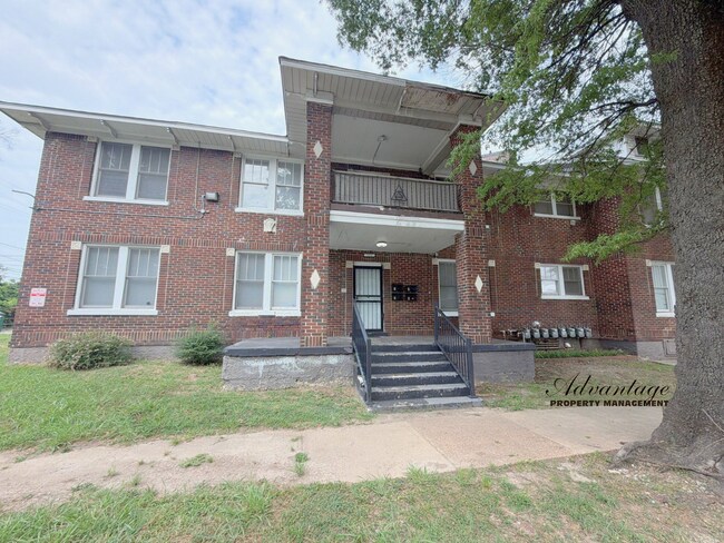 Building Photo - 525 N Waldran Blvd