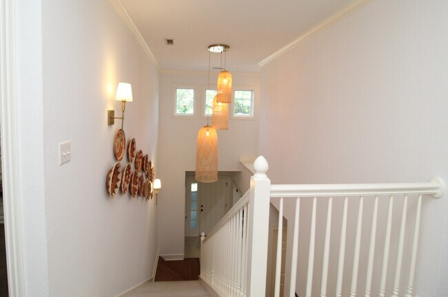 Building Photo - 1401 NE Dysart Woods Ln