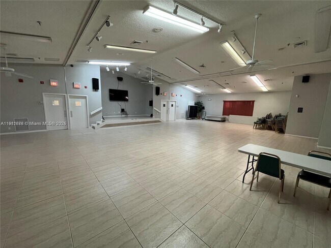 Building Photo - 2230 N Cypress Bend Dr