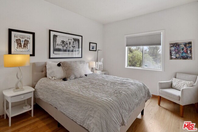 Building Photo - 334 Crane Blvd