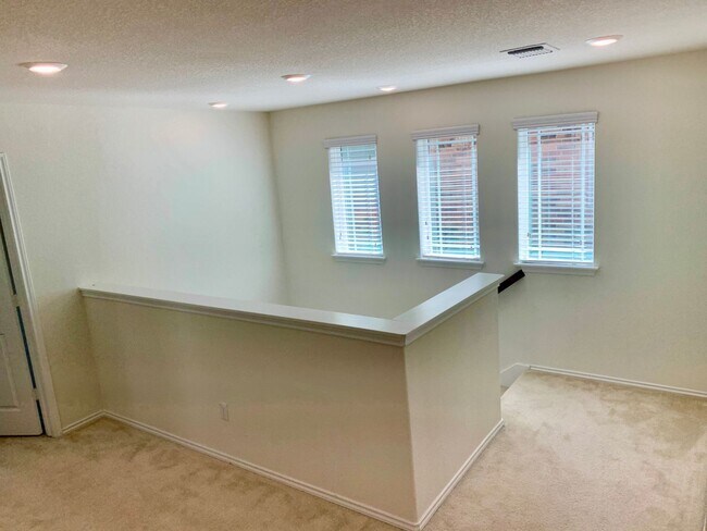 Building Photo - 3 Bedroom, 2.5 Bathroom Home in Cedar Park!