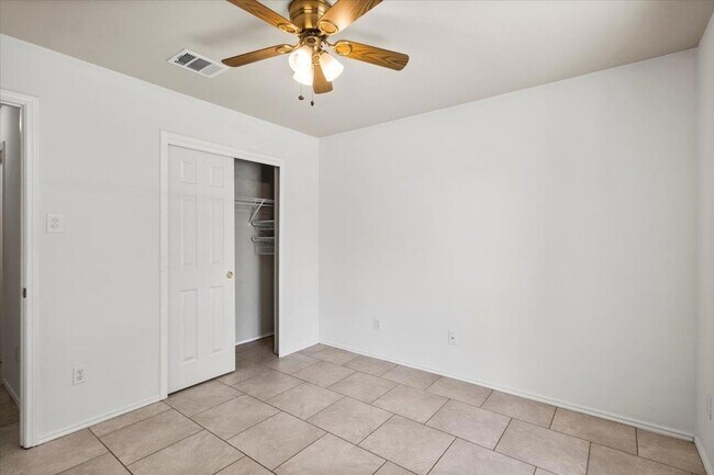 Building Photo - 2721 Breezy Point Cove