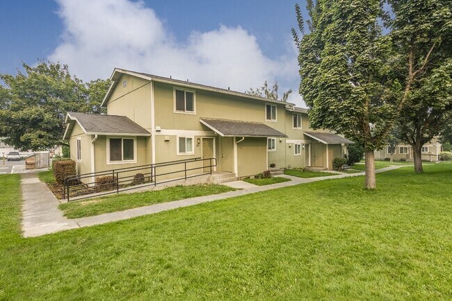 Building Photo - 800 S County Rd