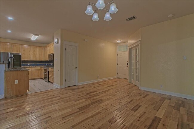 Building Photo - 610 Palo Alto Ln