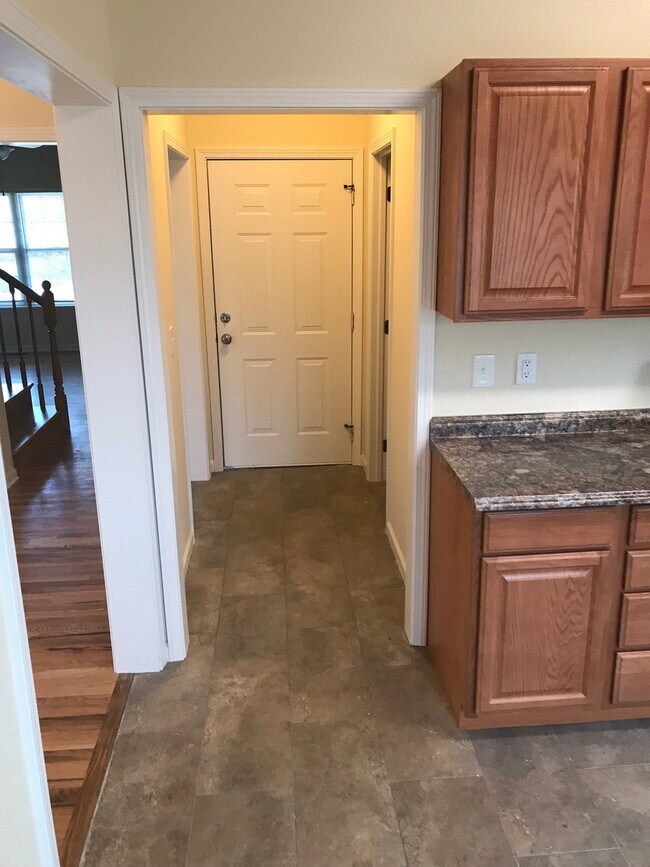 Building Photo - Arden Townhome: Commuter's Wishlist
