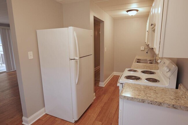 Building Photo - 12544 Fairview Ave