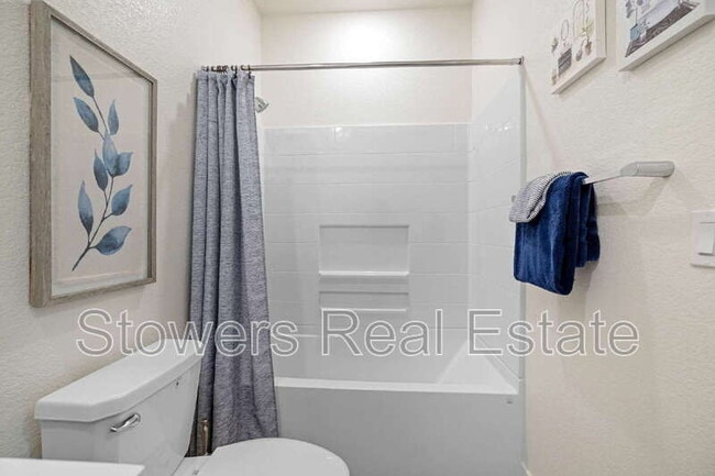 Building Photo - 2428 Periwinkle Pl