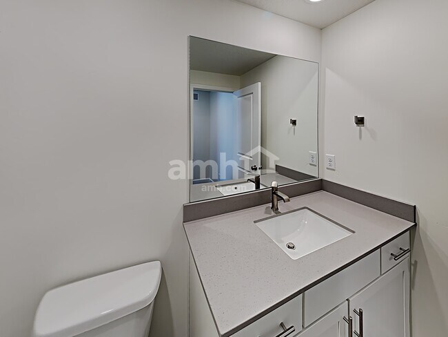 Building Photo - 6026 S Jordan Pkwy W