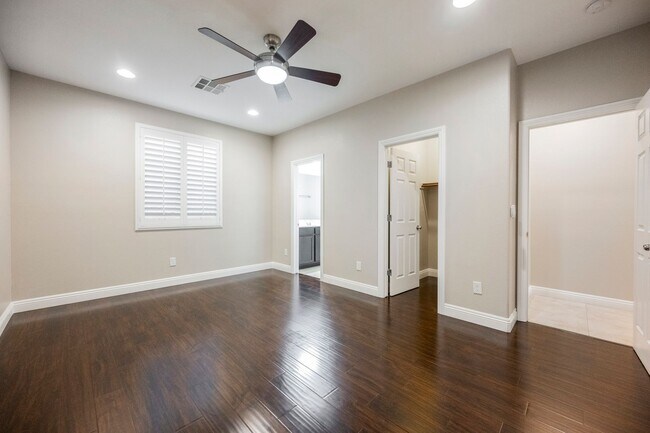 Building Photo - Single Story w/ duel primary suites gated ...