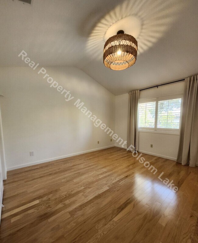 Building Photo - Beautiful 4bd 3ba home in Los Cerros Neigh...