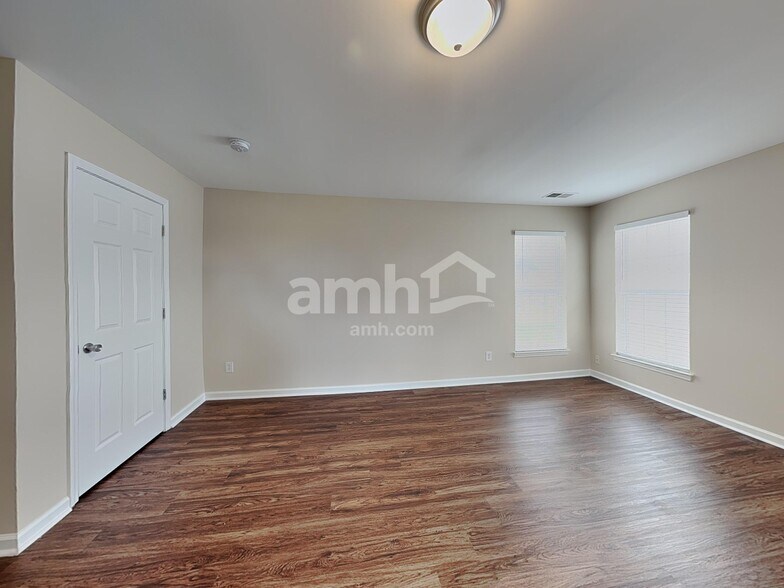 Building Photo - 1019 Canopy Dr