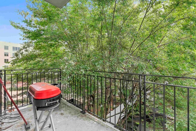 Building Photo - 1100 Adams St