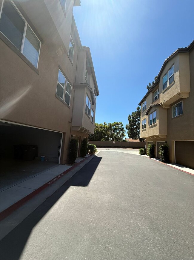 Building Photo - Beautiful Lake San Marcos Home - Offered b...
