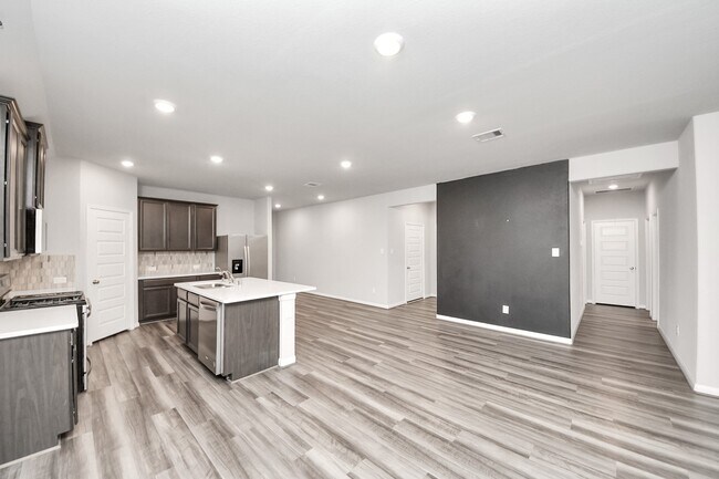 Building Photo - 518 Ellwood Terrace Ln