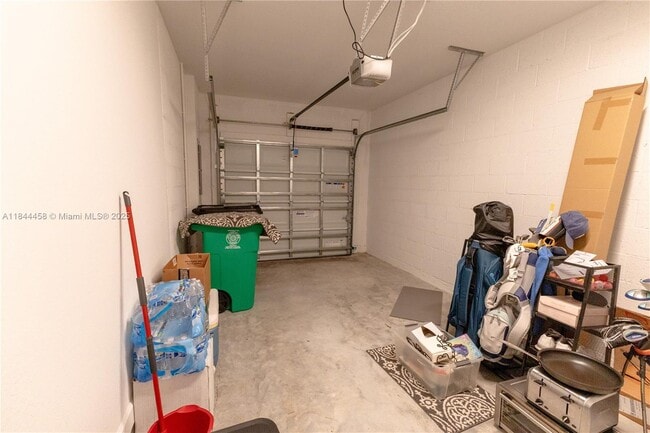 Building Photo - 846 SE grovebush Ln