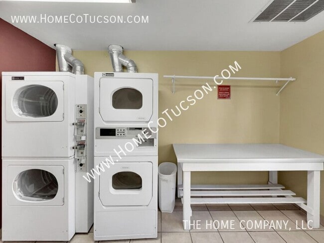 Building Photo - 3993 N Campbell Ave