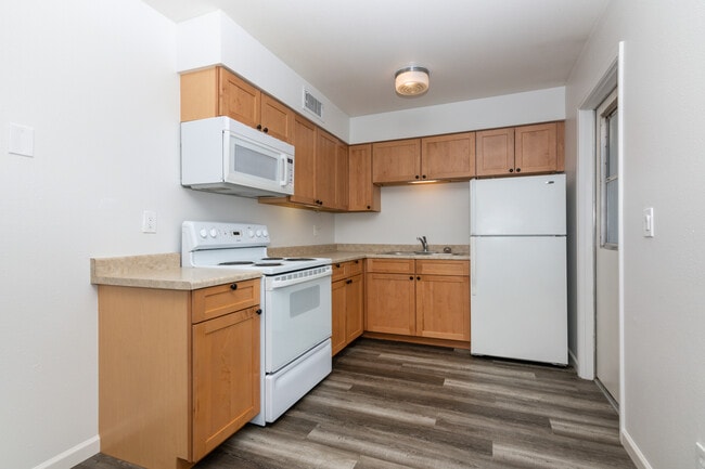 Building Photo - Granada Suites