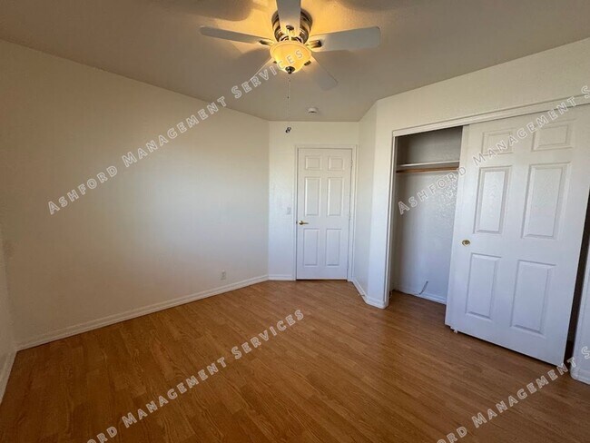 Building Photo - HALF OFF FIRST MONTH'S RENT! 4 BEDROOM 2.5 BATHROOM HOME