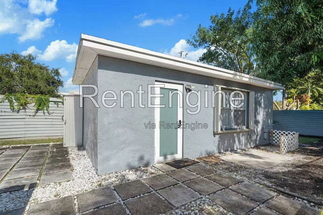 Building Photo - 1636 NW 6th Ave