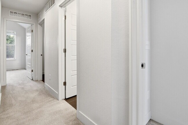 Building Photo - $2,645.95, 3 bed, 2.5 bath end unit located in Aurora with a washer and dryer.