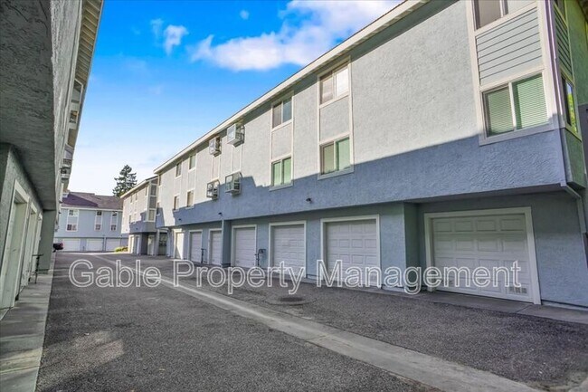Building Photo - 26941 Rainbow Glen Dr