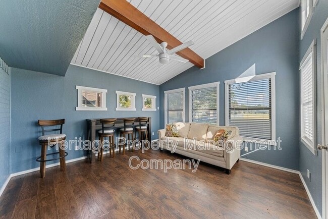 Building Photo - 1174 Mooncrest Dr