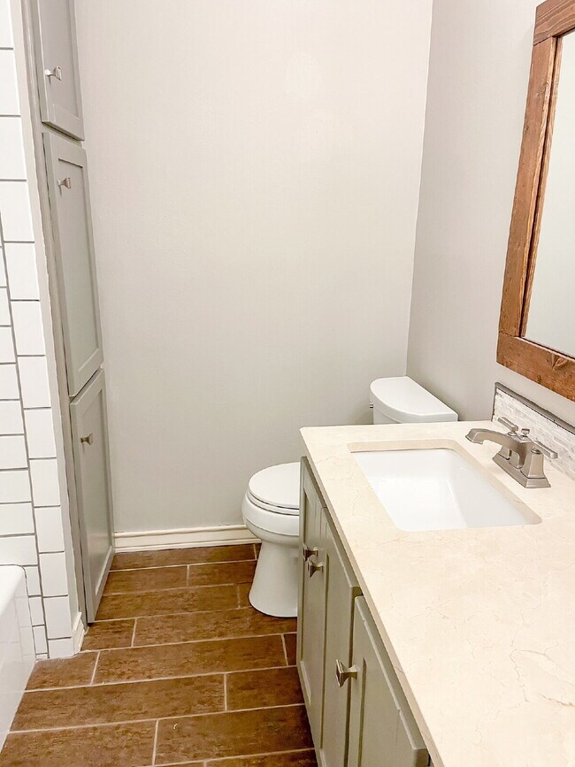 Building Photo - 3/2/2 with lots of updates!