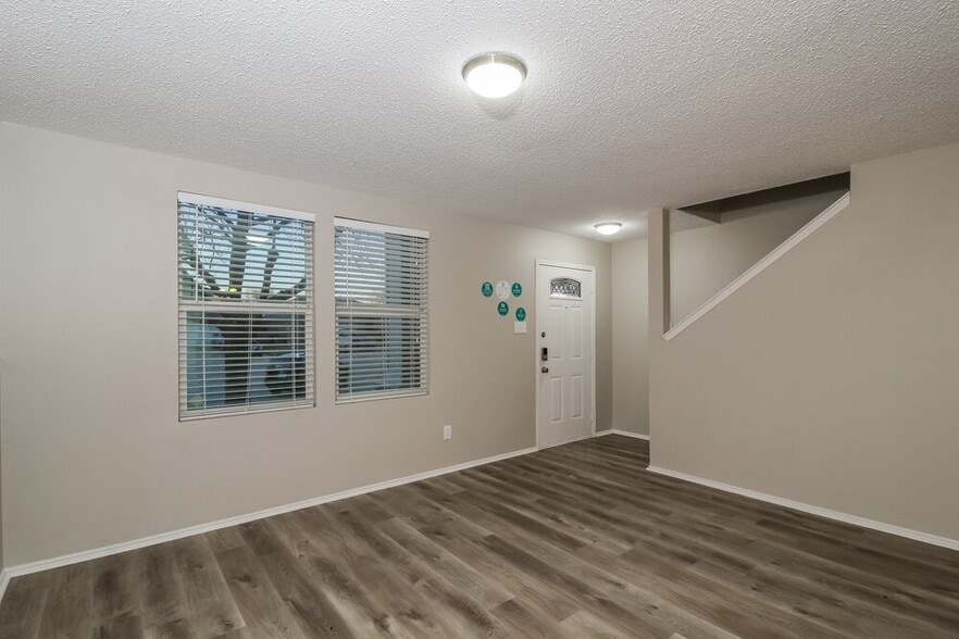 Building Photo - 1808 Lariat Dr