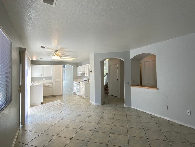 Building Photo - Large Four Bed, Three Bath Home with a Pool