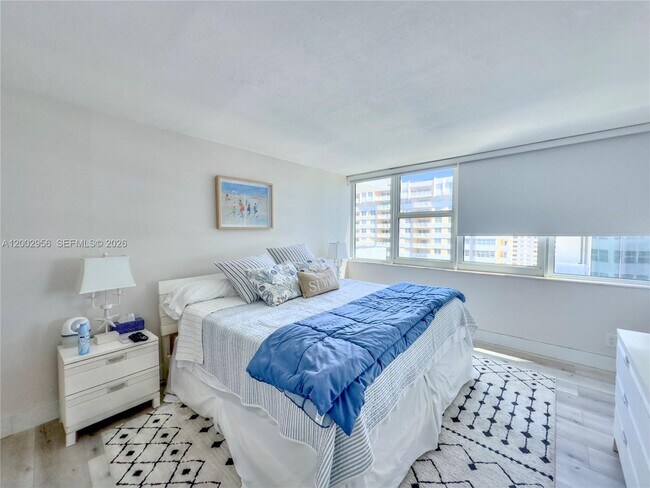 Building Photo - 2030 S Ocean Dr