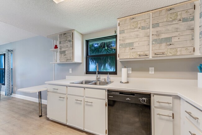 Primary Photo - 3100 Ocean Shore Blvd