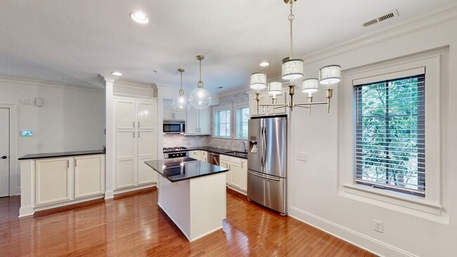 Building Photo - 1328 Ordermore Ave